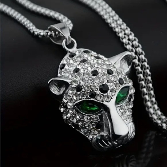 Leopard Head Pendant On 23” Chain - Picture 4 of 4